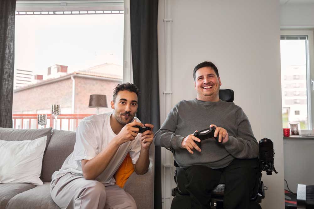 Två killar som spelar tv-spel